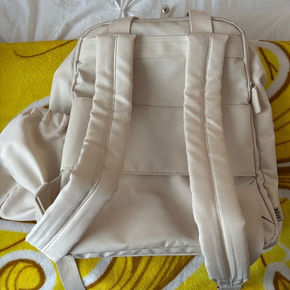 BÉIS Expandable Cream Backpack - Picture 3 of 6